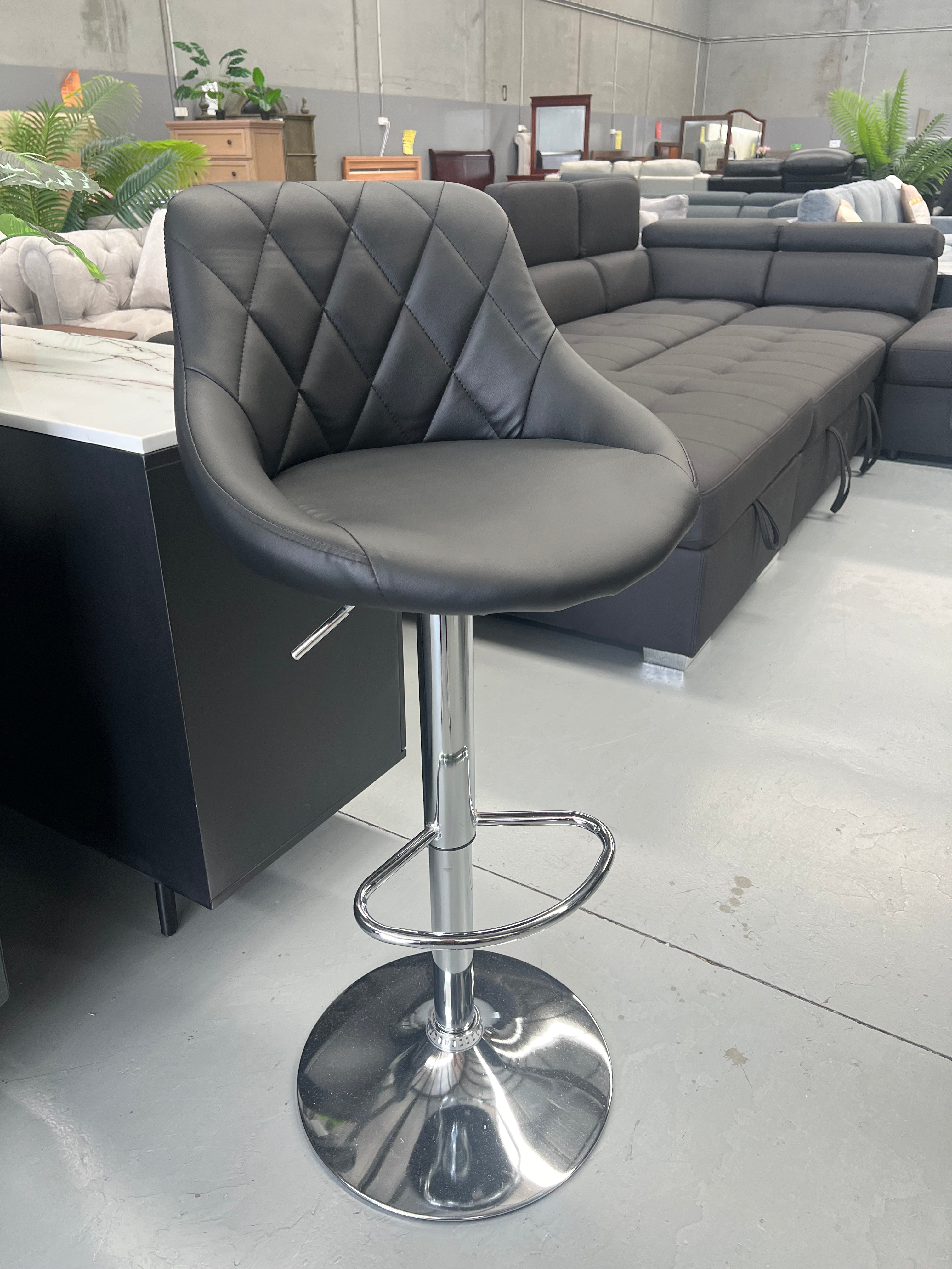 N666 Black PU Leather Bar Stool